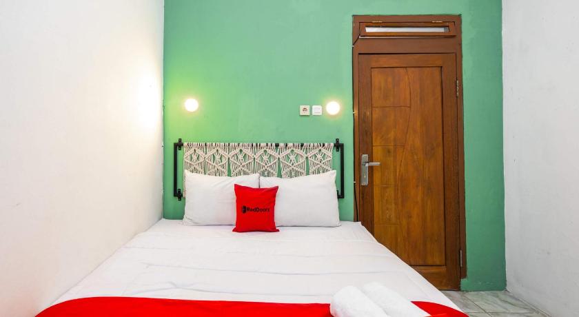 Image of RedDoorz Room 2
