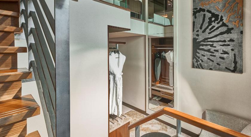 Image of 1 Queen Standard Loft Top Floor 7