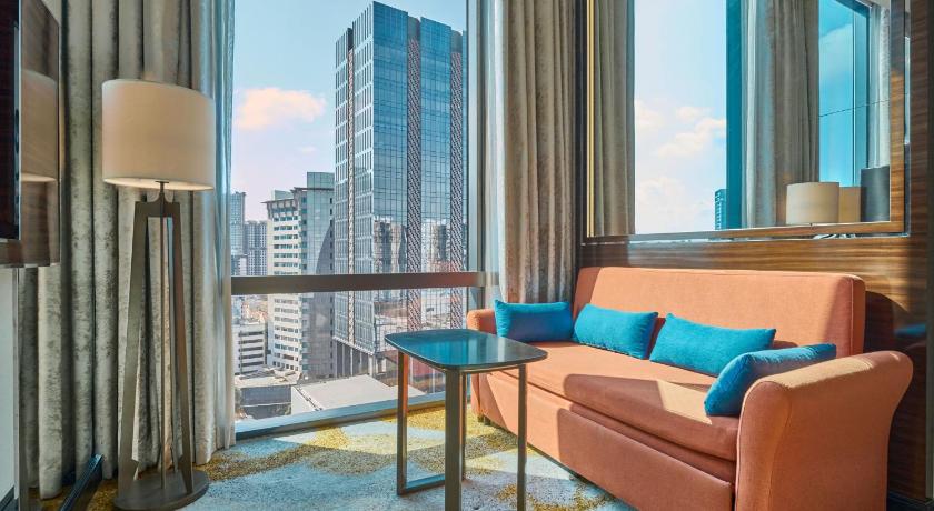 Image of 1 Queen Premium Loft 3