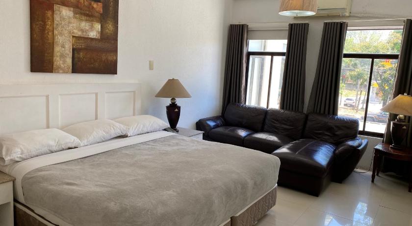Stonestown Suites - image 14