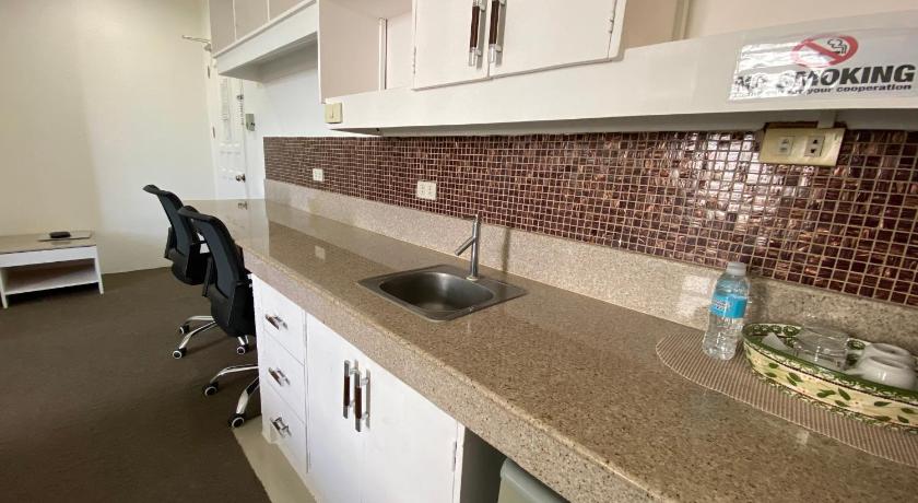 Stonestown Suites - image 4