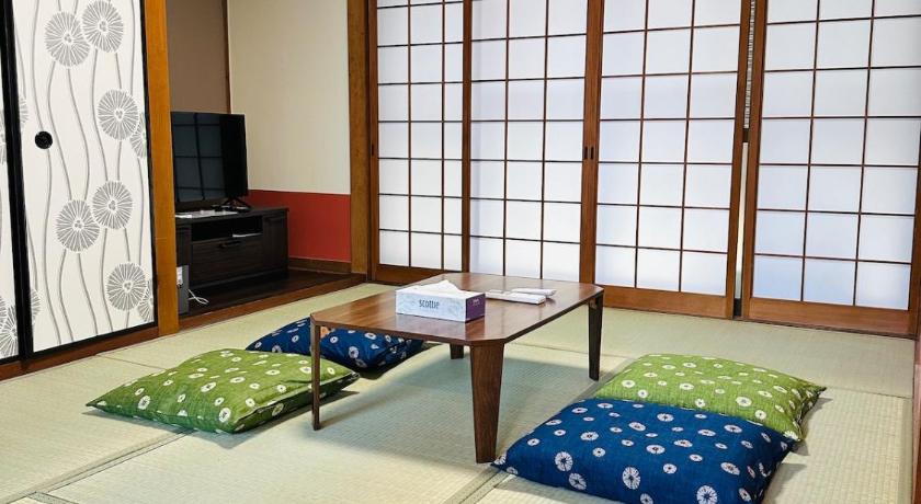 11 mins by train to Kyoto, near Lake Biwa, Japanese-style detached house, can accommodate 7 people