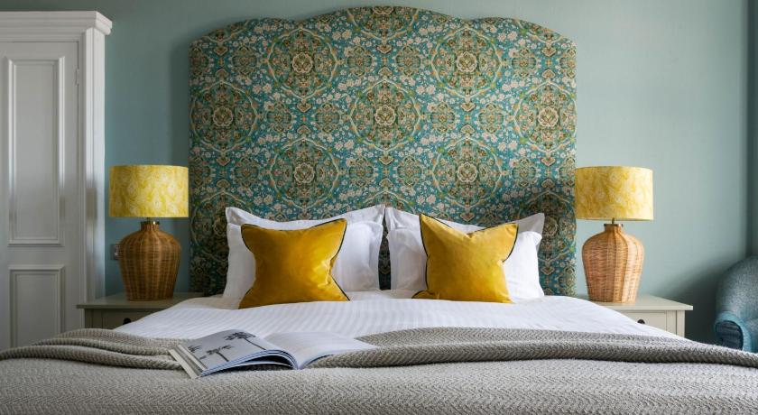 Image of Double or Twin Room with Partial Sea View 1