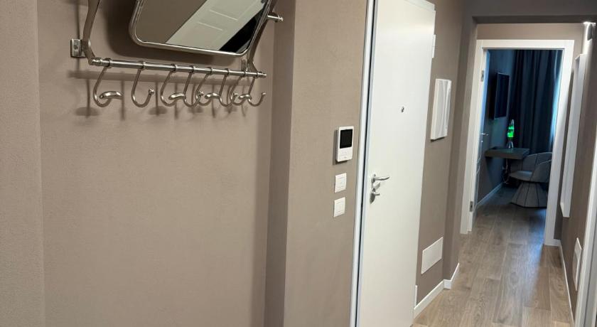 Фото: Three-Bedroom Deluxe Apartment - Separate Building 9