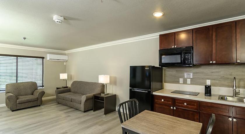 Image of Extended Stay King Bed Suite 4