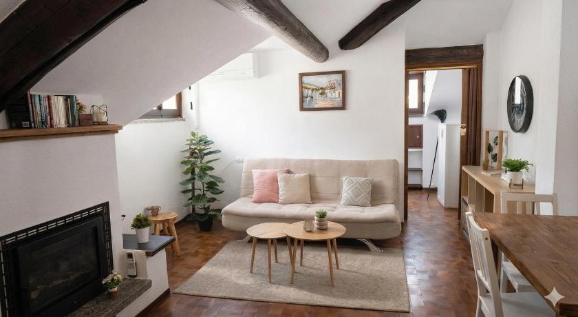 Mansarda in centro Menaggio con spiaggia privata e possibilità garage