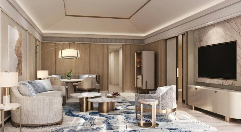 Image of Manor Suite, 1 Bedroom Suite, 1 King, Garden View, Balcony 0