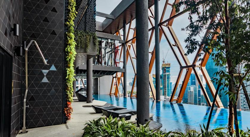 Modern Scarletz Suites by LENA - image 11