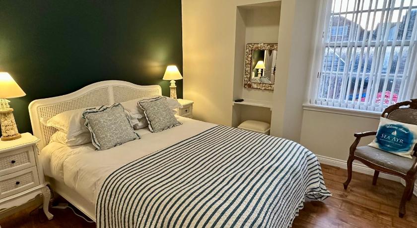 Central Apartment - 2 King beds - Nautical Theme