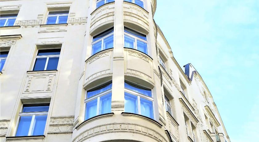 Old Town Square Superior Apartments - Valentin — Hotel in Prague