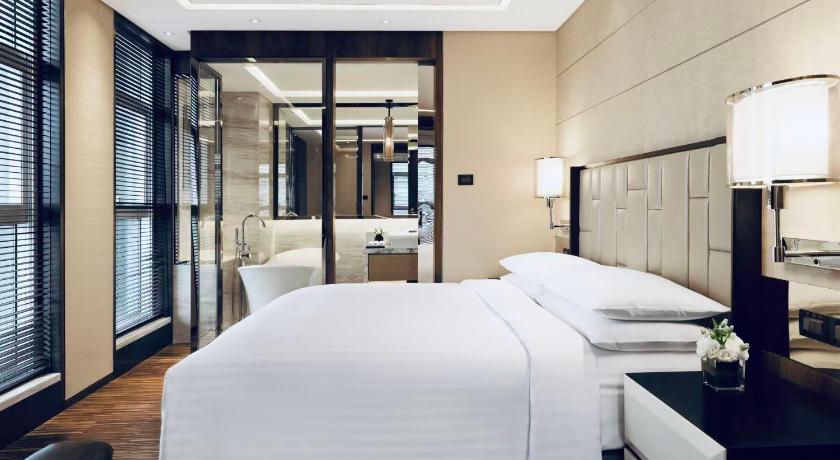 Image of 1 Bedroom Suite, 1 King 0