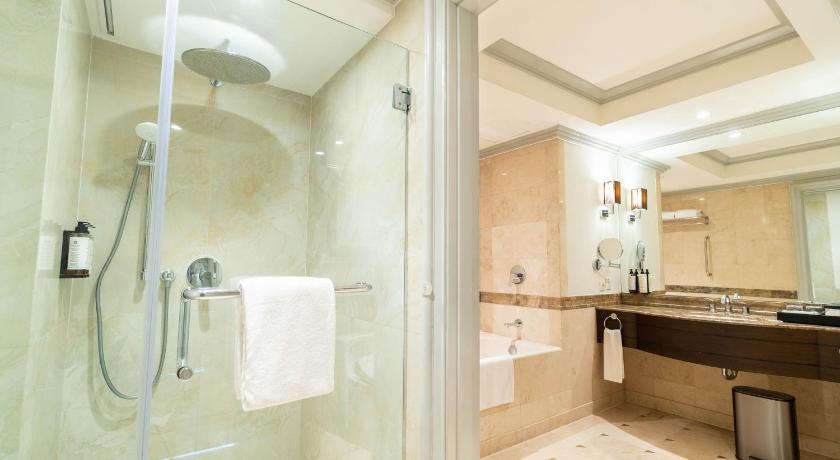 Image of Junior Suite, Non-Smoking 11
