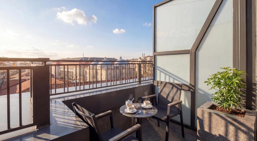 Edition Old City Hotel - image 6
