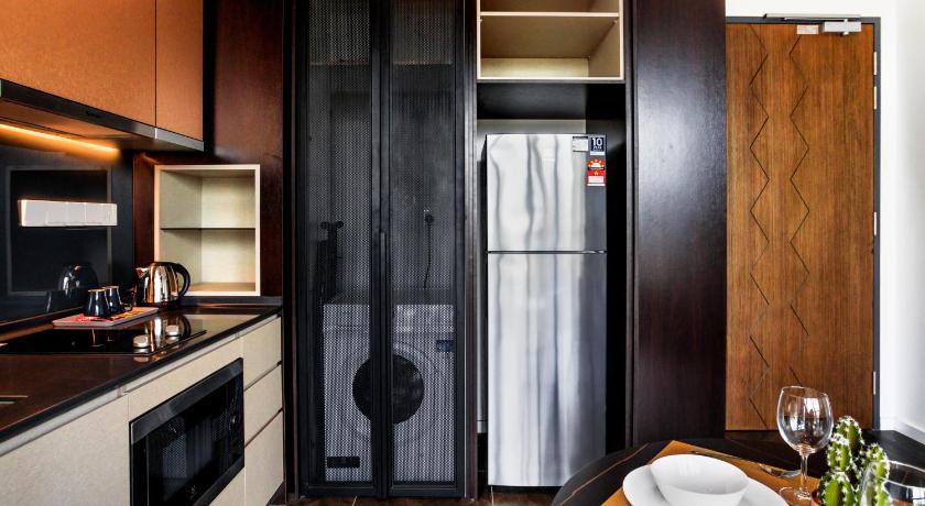 Modern Scarletz Suites by LENA - image 5