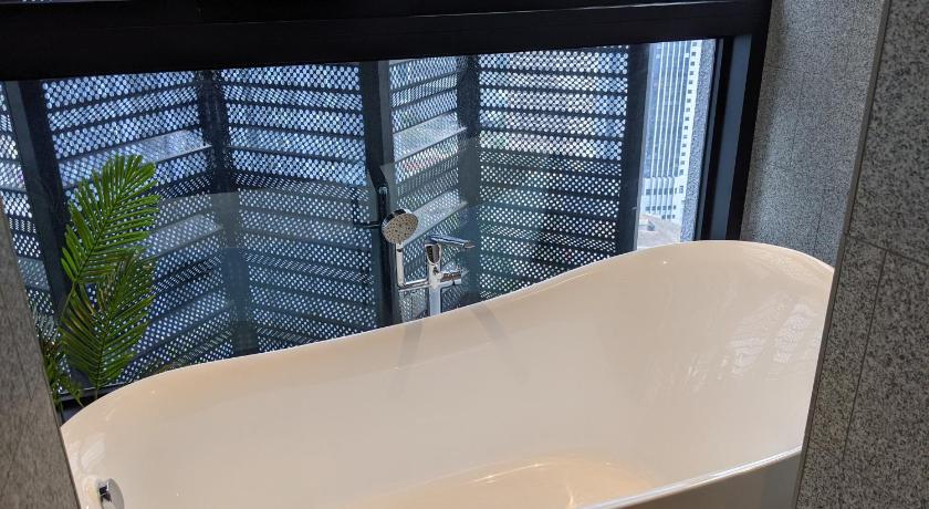 Scalretz LENA Suites near Twin Tower - image 5
