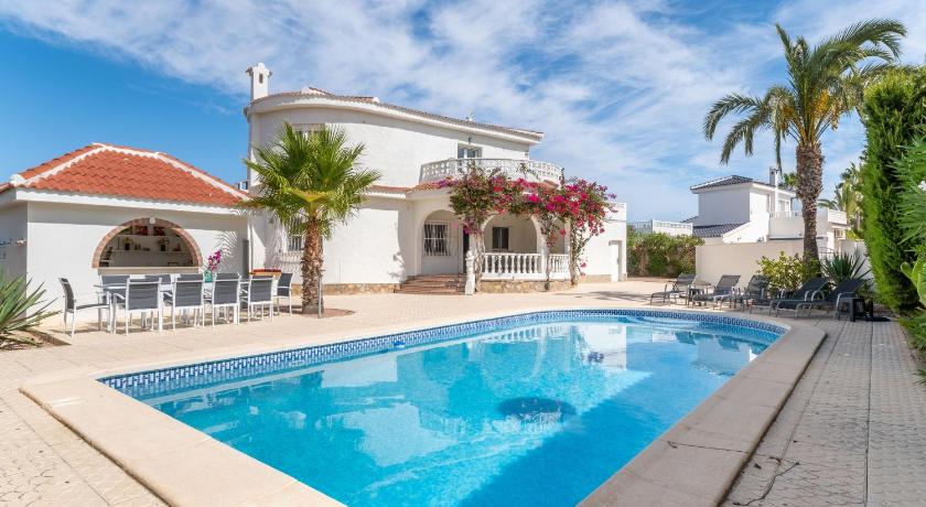 Modern villa with great location