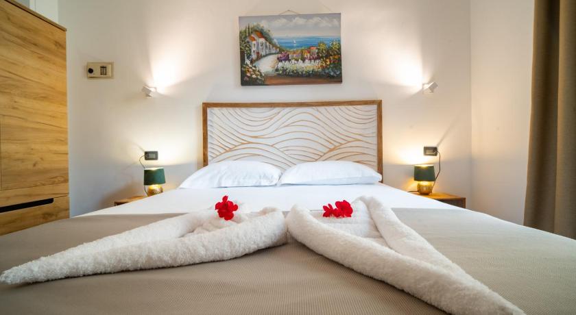 Фото: Небольшой двухместный номер с 1 кроватью (Small Double Room) 0