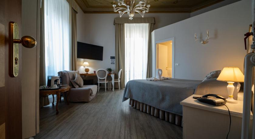 Фото: Улучшенный двухместный номер с 1 кроватью (Superior Double Room) 0