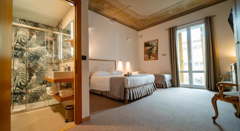 Фото: Трехместный номер с балконом (Triple Room with Balcony) 0