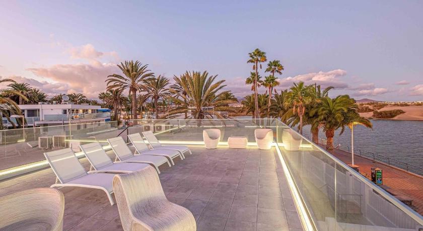 Seafront villa with jacuzzi