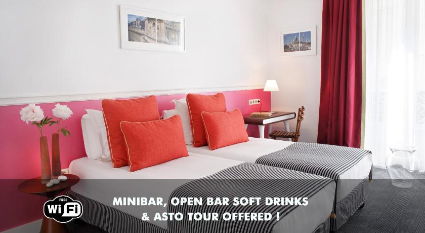 a hotel room with a bed and two lamps, Hotel Monterosa - Astotel in Paris