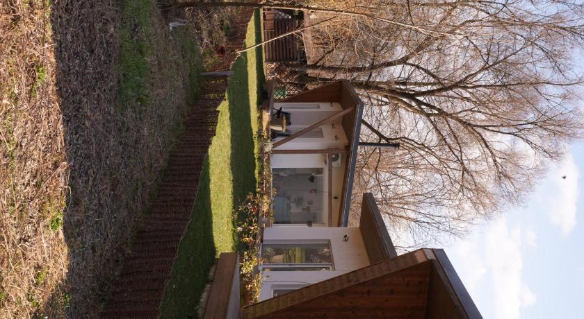 The Weeping Willow Retreat - Ecaterina