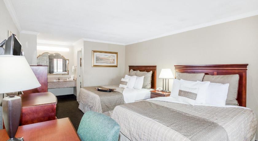 Image of 2 Queen Beds, Accessible Room, Non-Smoking 1