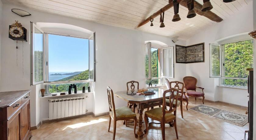 Cottage rustico con vista mare
