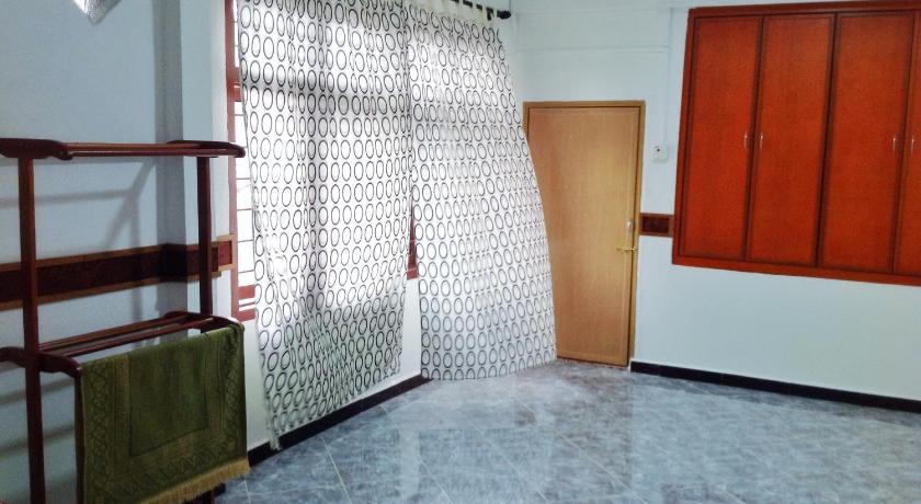 Image of Three-Bedroom House 16