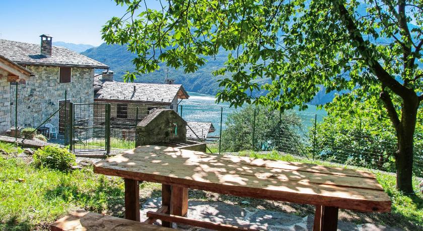 Il ciliegio sul lago