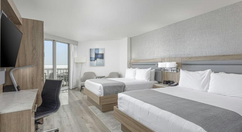 Image of Standard Queen Room with Two Queen Beds and Partial Gulf View 0