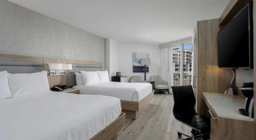 Image of Standard Queen Room with Two Queen Beds and Coastline View 0