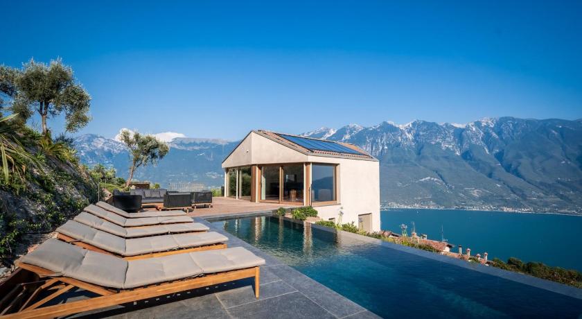 Villa Arias lake view