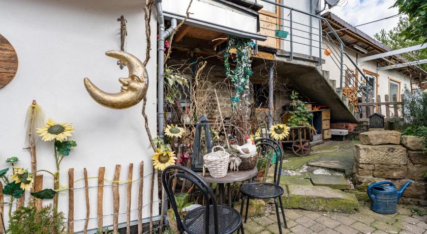 Hobbit Lounge
