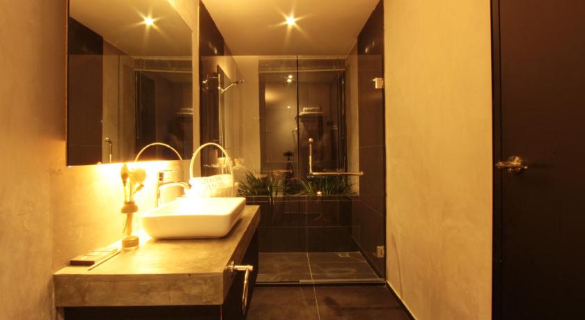 Image of Two Bedroom Villa with Balcony (2nd Floor-Staircase Access Only) 8