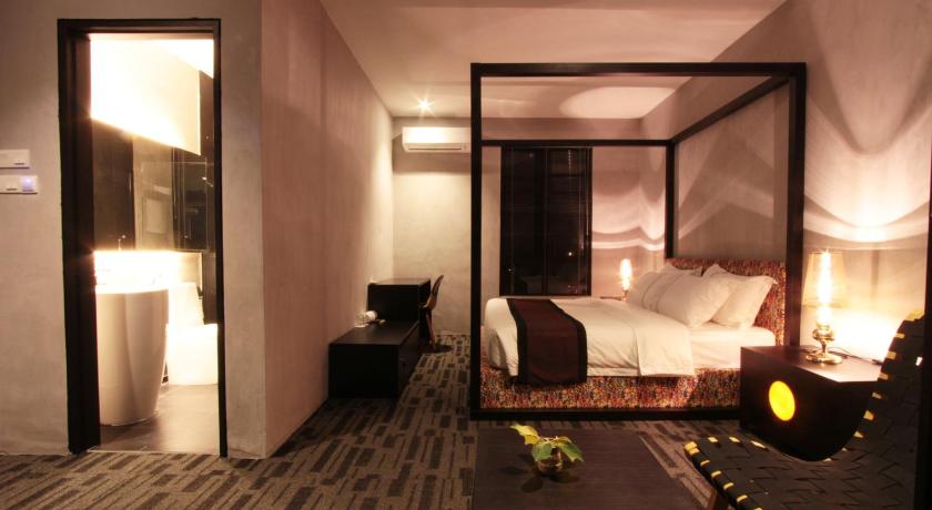 Image of Two Bedroom Villa with Balcony (2nd Floor-Staircase Access Only) 7