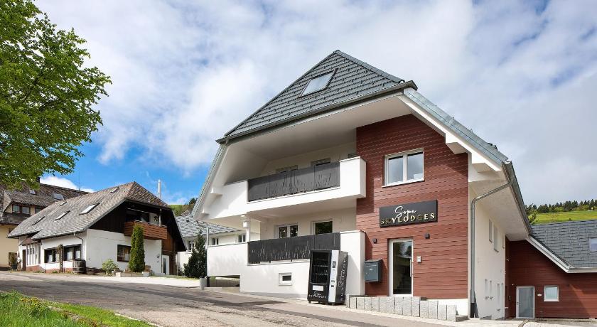 Skylodges