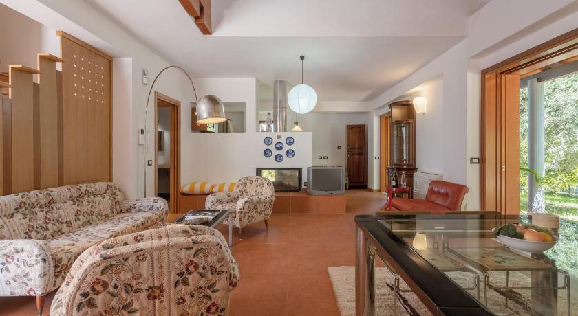 Villa Mendolia Hot Pool and Design