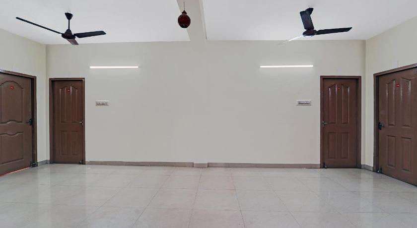 Collection O Senthamizh Residency – Chennai, IL