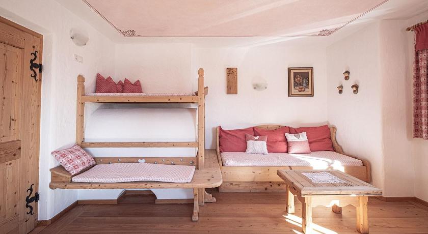 Kofler zw den Wänden Apt Alpenrose