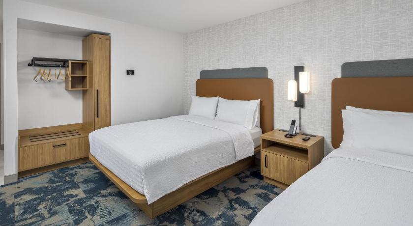 Image of 2 Queen Beds 6
