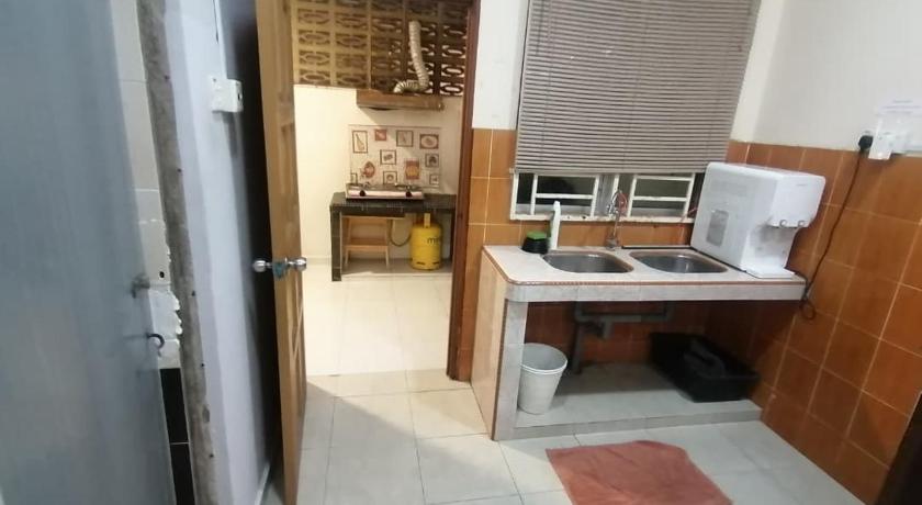 Image of Three-Bedroom House 8
