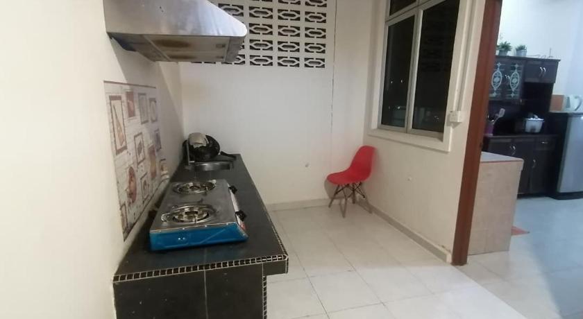 Image of Three-Bedroom House 9