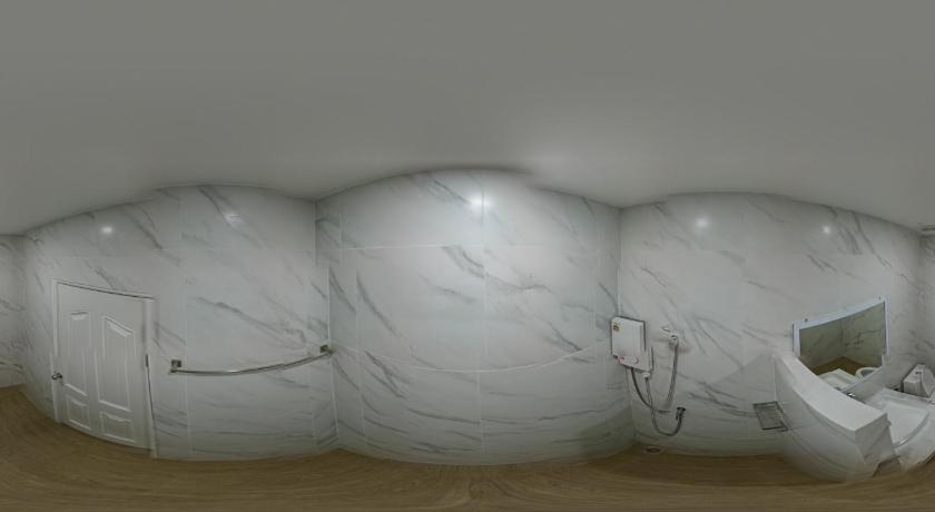 Image of Deluxe King Room 15
