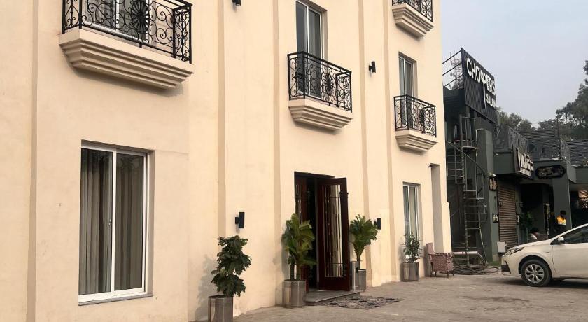 Hotel Elegant Executive Suites - image 9