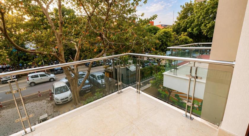EMBLEM Hotel - Arjun Marg Golf Course Road Gurgaon - image 9