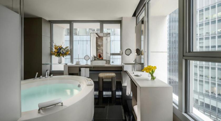 Mandarin Oriental The Landmark Hong Kong - image 3