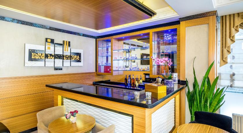 My Rose Hotel - image 9