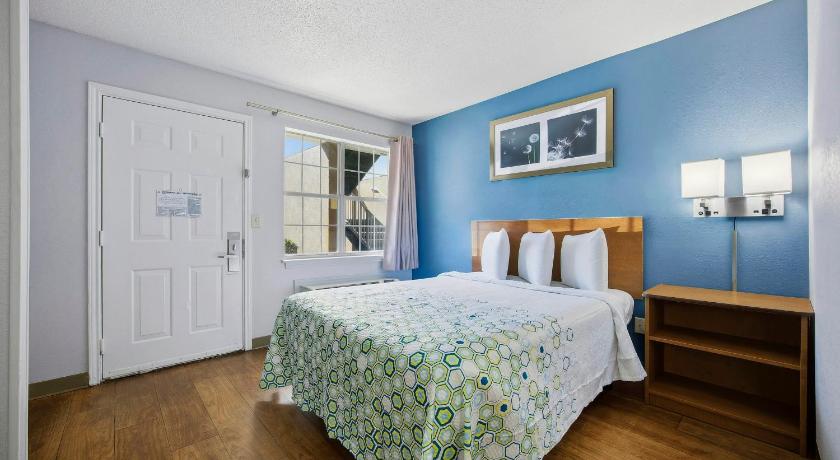 Image of Studio 1 Queen Bed Non-Smoking 3