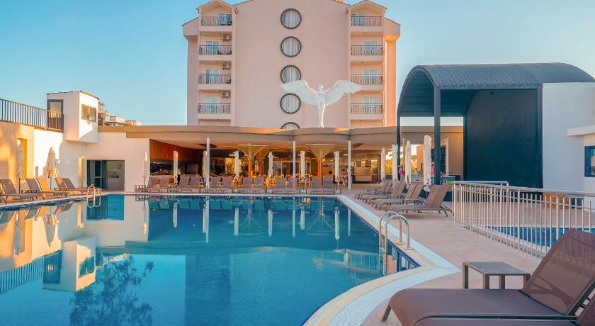 Q Ella Beach Hotel